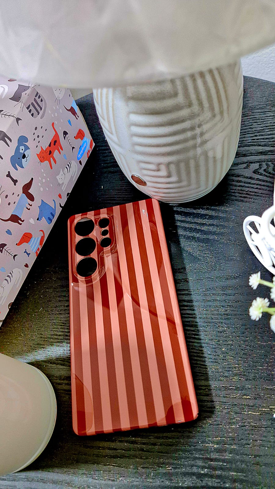 Red stripe glossy phone case side view